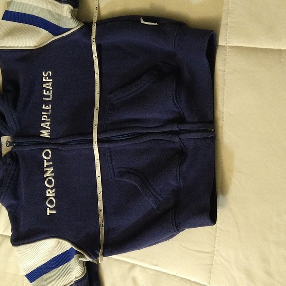 Size 4t Toronto Maple leaf Rbk hockey zip up hoodie - Picture 12 of 16